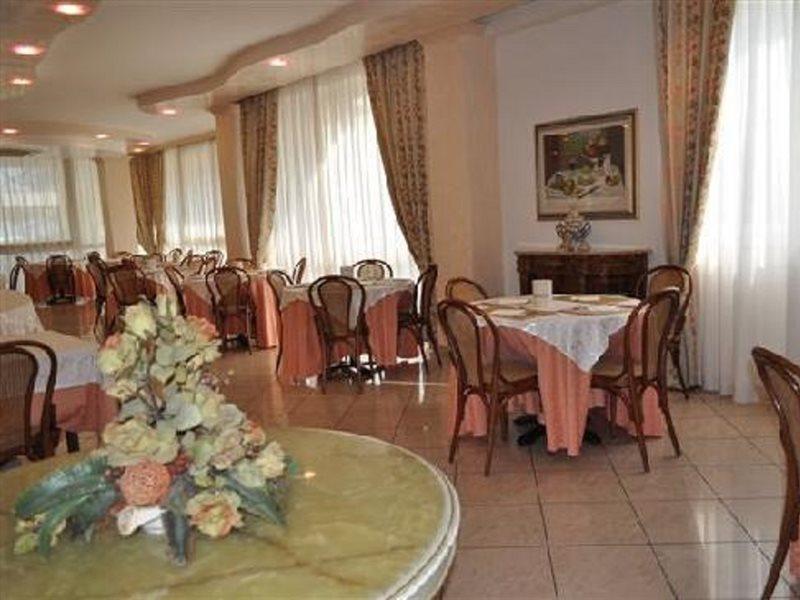 Hotel Gaston Ρίμινι Εξωτερικό φωτογραφία