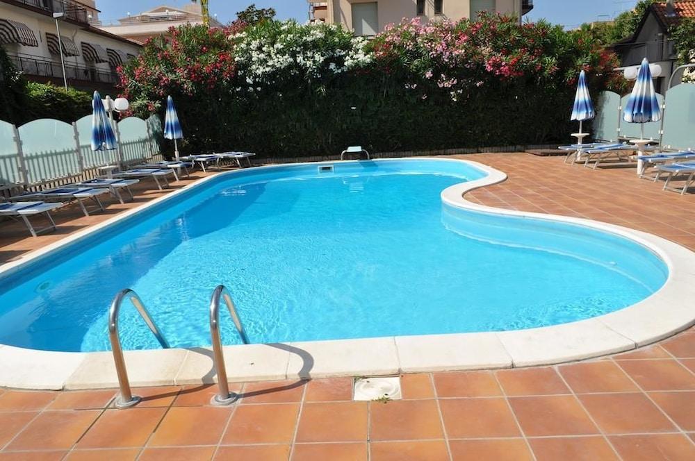 Hotel Gaston Ρίμινι Εξωτερικό φωτογραφία